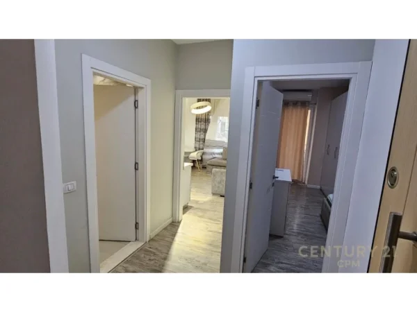 Tirane, jepet me qera apartament 1+1+Ballkon Kati 2, 60 m² 800 € (9 Katëshet)