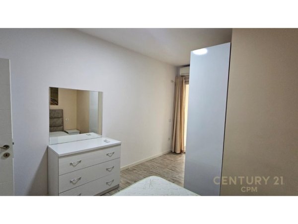 Tirane, jepet me qera apartament 1+1+Ballkon Kati 2, 60 m² 800 € (9 Katëshet)