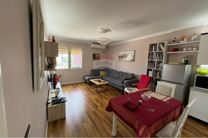 Tirane, jepet me qera apartament 1+1+Ballkon Kati 6, 75 m² 700 € (Ambasada Amerikane)