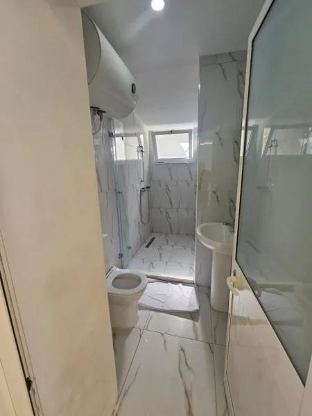 Tirane, jepet me qera apartament 1+1 Kati 1, 39 m² 550 € 