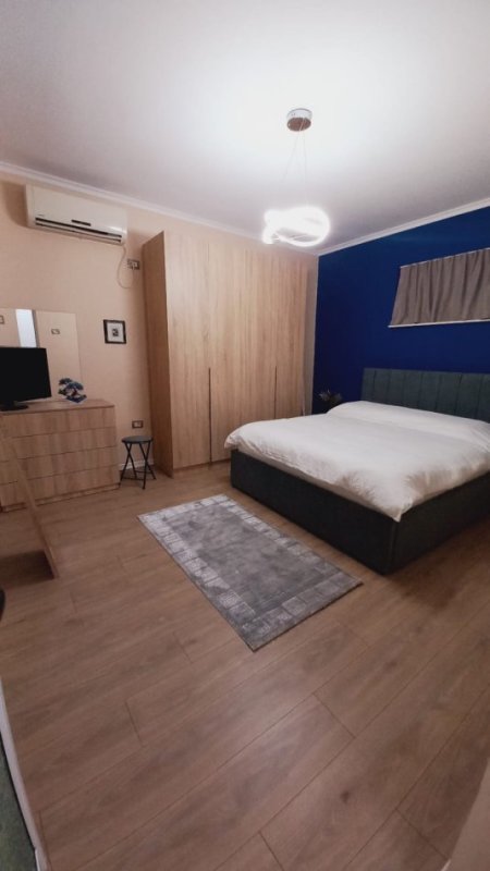 Tirane, jepet me qera apartament 1+1 Kati 1, 70 m² 550 € (brryli)