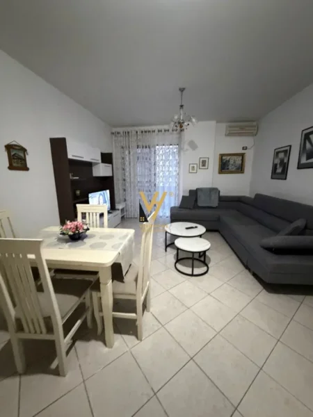 Tirane, jepet me qera apartament 2+1+Ballkon Kati 5, 80 m² 500 € (ASTIR)