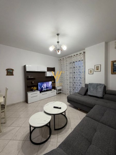 Tirane, jepet me qera apartament 2+1+Ballkon Kati 5, 80 m² 500 € (ASTIR)