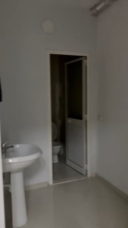 Tirane, jepet me qera ambjent biznesi Kati 1, 165 m² 2.000 € (ASTIR BUZE RRUGES KRYESORE)