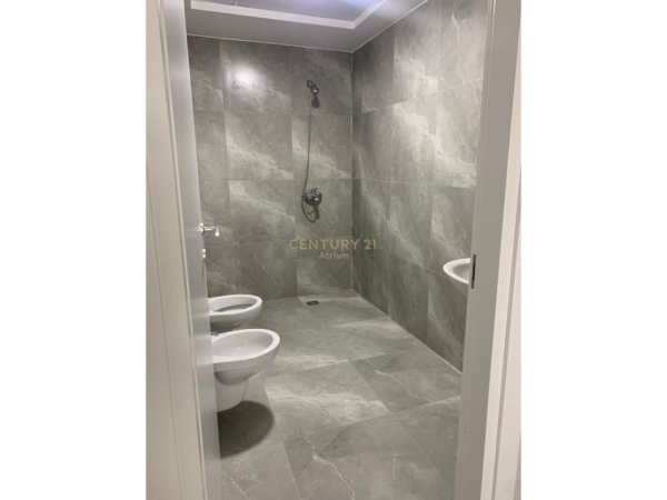 Tirane, jepet me qera apartament 2+1+Ballkon Kati 6, 98 m² 700 € (DON BOSKO)