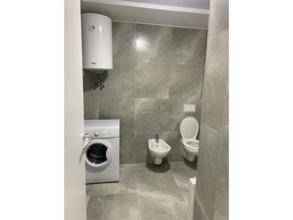 Tirane, jepet me qera apartament 2+1+Ballkon Kati 6, 98 m² 700 € (DON BOSKO)