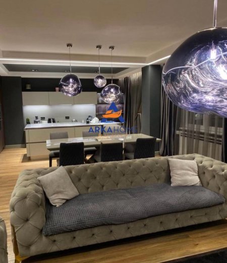 Tirane, jepet me qera apartament 3+1+Ballkon Kati 6, 250 m² 2.500 € 