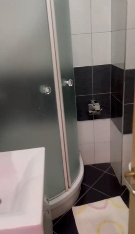 Tirane, jepet me qera apartament 2+1+Ballkon Kati 6, 90 m² 600 € 