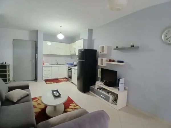 Tirane, jepet me qera apartament 1+1+Ballkon Kati 3, 63 m² 550 € 