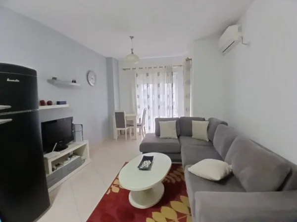 Tirane, jepet me qera apartament 1+1+Ballkon Kati 3, 63 m² 550 € 