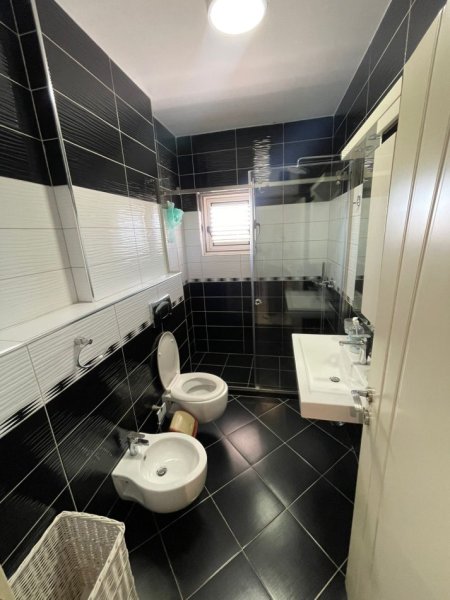 Tirane, jepet me qera apartament 2+1 Kati 9, 100 m² 750 € (Myslym Shyri)