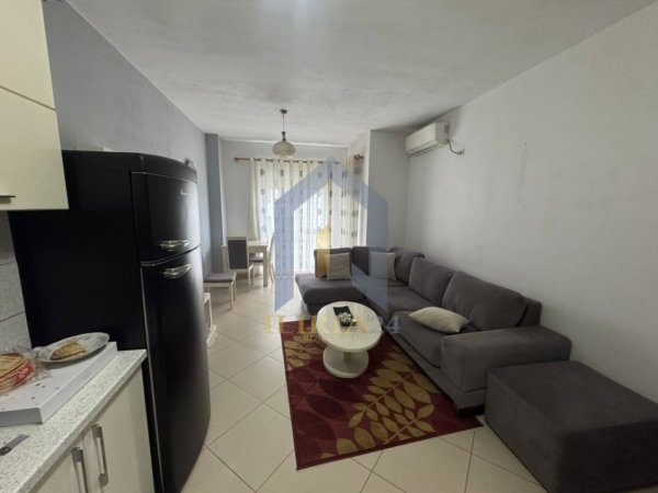 Tirane, jap me qera apartament 1+1+Ballkon Kati 4, 64 m² 550 € (21 Dhjetori)