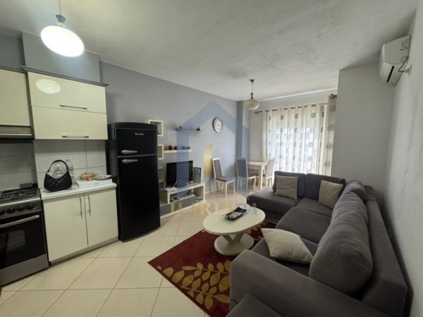 Tirane, jap me qera apartament 1+1+Ballkon Kati 4, 64 m² 550 € (21 Dhjetori)