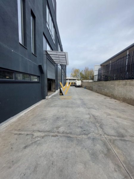 Tirane, jepet me qera ambjent biznesi Kati 0, 1.000 m² 10.000 € (TOP CHANNEL)