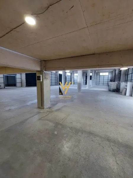 Tirane, jepet me qera ambjent biznesi Kati 0, 1.000 m² 10.000 € (TOP CHANNEL)