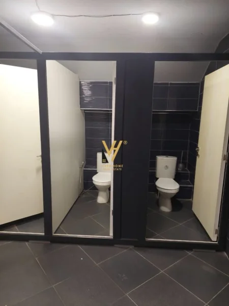 Tirane, jepet me qera ambjent biznesi Kati 0, 1.000 m² 10.000 € (TOP CHANNEL)