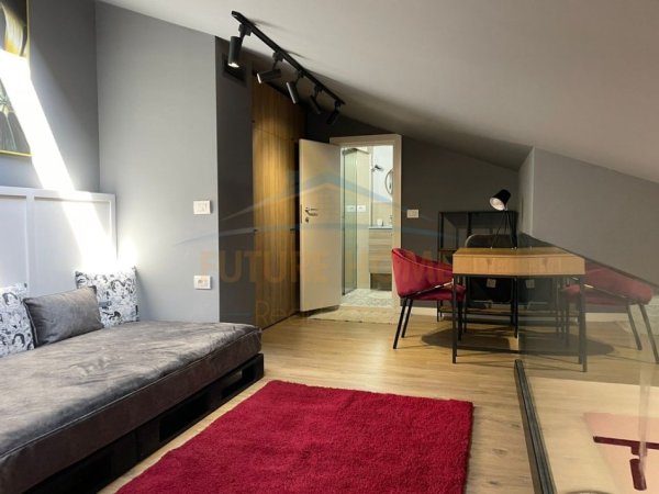 Tirane, jepet me qera apartament duplex 2+1 Kati 3, 90 m² 900 € (Pallati i Brigadave)