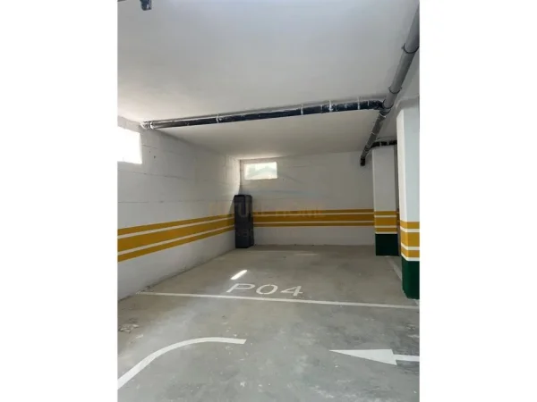 Tirane, jepet me qera apartament duplex 2+1 Kati 3, 90 m² 900 € (Pallati i Brigadave)