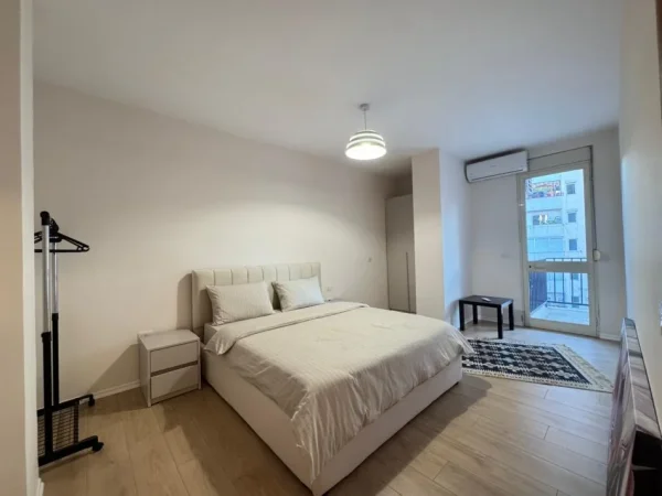 Tirane, jepet me qera apartament 1+1 Kati 5, 750 € 