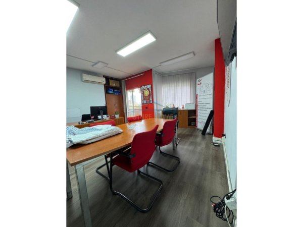 Tirane, jepet me qera zyre Kati 7, 167 m² 2.300 € (BLLOK)