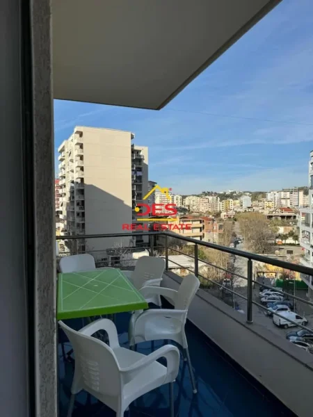 Vlore, jepet me qera apartament 2+1+Ballkon Kati 5, 110 m² 550 € (Rruga Shyqyri Ali Merka)