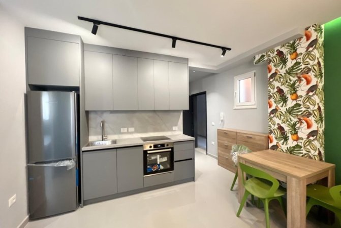 Tirane, jepet me qera apartament 2+1+Ballkon Kati 2, 95 m² 750 € (Rruga don Bosko)