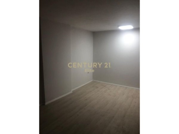 Tirane, shitet ambjent biznesi Kati 0, 28 m² 69.000 € (Myslym Shyri)