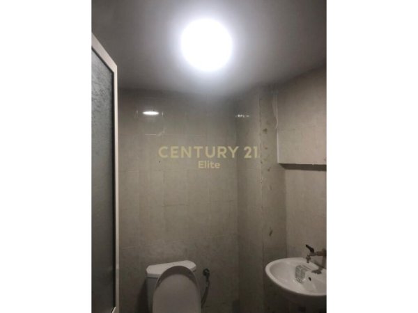 Tirane, shitet ambjent biznesi Kati 0, 28 m² 69.000 € (Myslym Shyri)