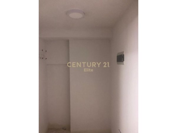 Tirane, shitet ambjent biznesi Kati 0, 28 m² 69.000 € (Myslym Shyri)