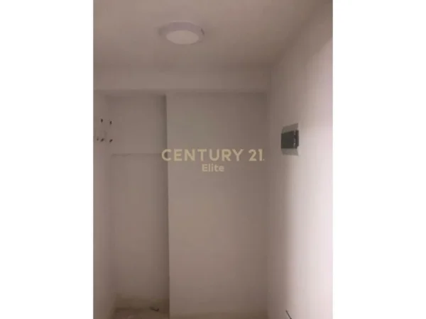 Tirane, shitet ambjent biznesi Kati 0, 28 m² 69.000 € (Myslym Shyri)