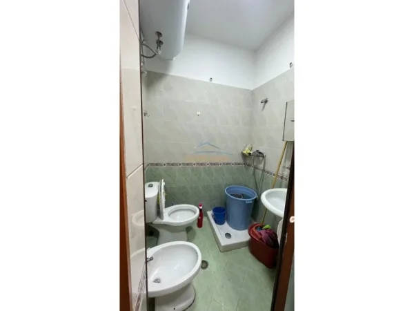 Tirane, jepet me qera apartament 1+1 Kati 2, 51 m² 415 € (Rruga Riza Cerova)