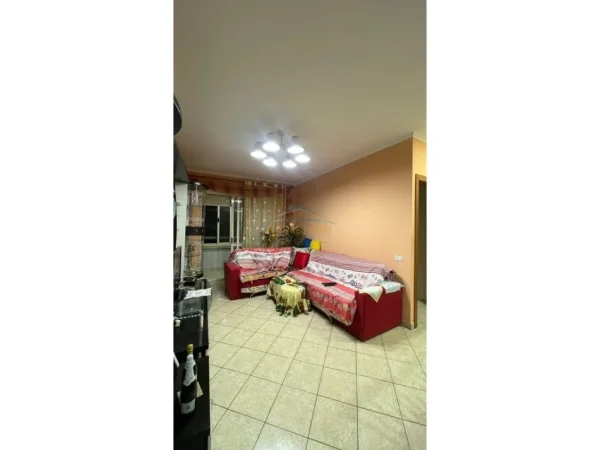 Tirane, jepet me qera apartament 1+1 Kati 2, 51 m² 415 € (Rruga Riza Cerova)