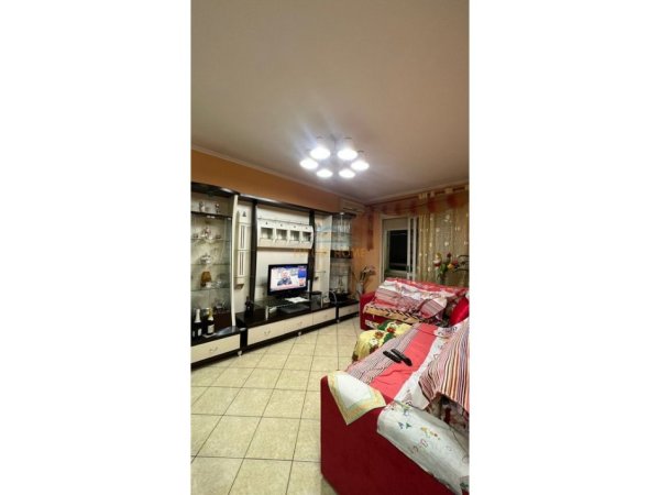 Tirane, jepet me qera apartament 1+1 Kati 2, 51 m² 415 € (Rruga Riza Cerova)