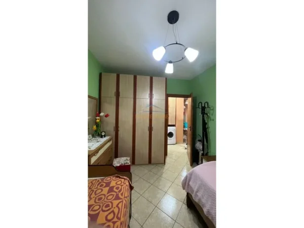 Tirane, jepet me qera apartament 1+1 Kati 2, 51 m² 415 € (Rruga Riza Cerova)