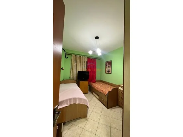 Tirane, jepet me qera apartament 1+1 Kati 2, 51 m² 415 € (Rruga Riza Cerova)