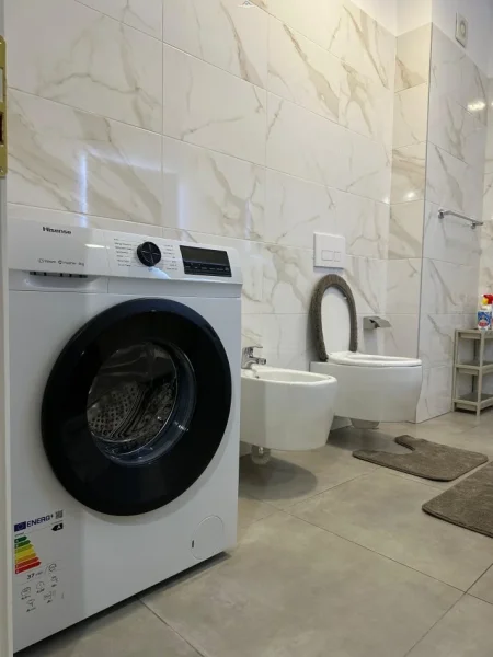 Tirane, jepet me qera apartament 1+1+Ballkon Kati 1, 70 m² 650 € (Kompleksi Avid)