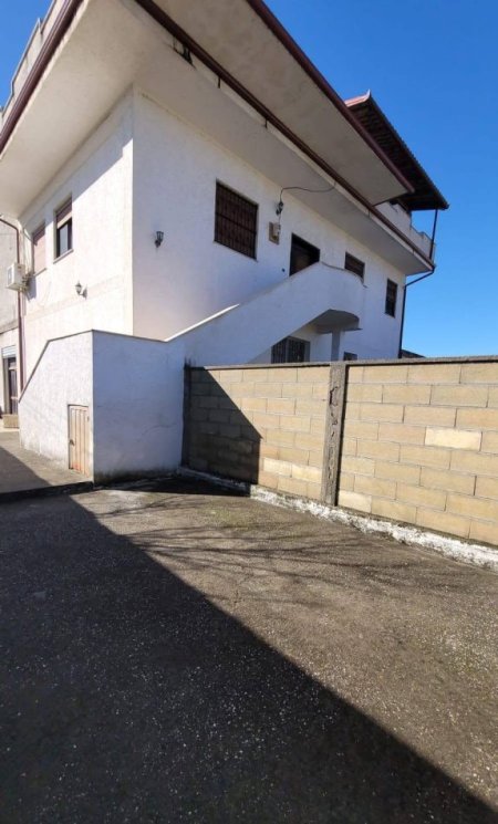 Kavaje, shitet shtepi 3+1+Aneks+Ballkon Kati 2, 878 m² 300.000 € (Kavaje)