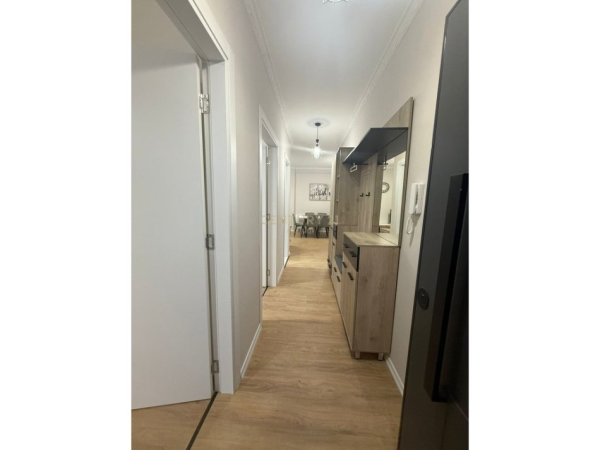 Tirane, jepet me qera apartament 2+1 Kati 8, 84 m² 500 € (Bulevardi Migjeni)