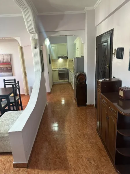 Tirane, jepet me qera apartament 2+1+Aneks Kati 7, 85 m² 500 € (Laprake te klinika Globe)