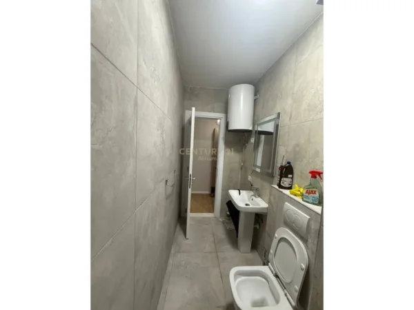 Tirane, jepet me qera apartament 2+1 Kati 8, 84 m² 500 € (Bulevardi Migjeni)