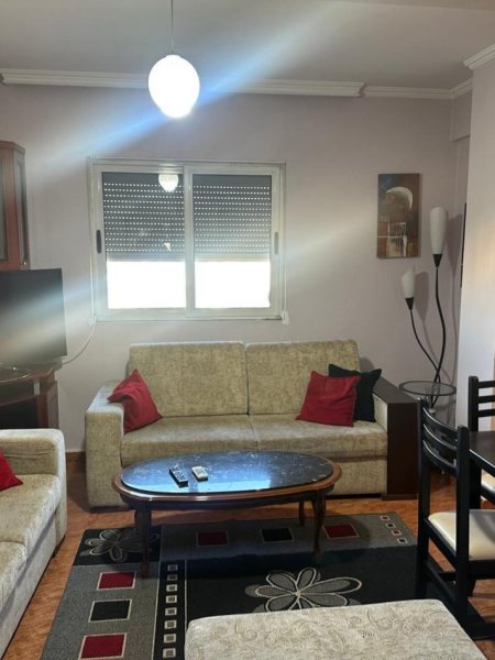 Tirane, jepet me qera apartament 2+1+Aneks Kati 7, 85 m² 500 € (Laprake te klinika Globe)