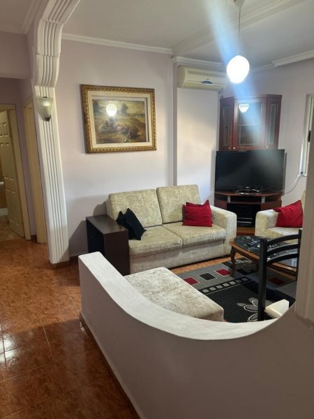 Tirane, jepet me qera apartament 2+1+Aneks Kati 7, 85 m² 500 € (Laprake te klinika Globe)