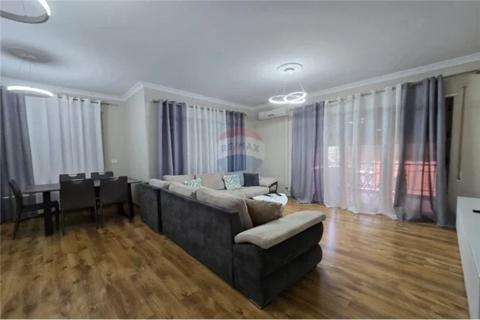 Tirane, jepet me qera apartament 2+1+Ballkon Kati 6, 100 m² 1.000 € (Kompleksi Delijorgji)