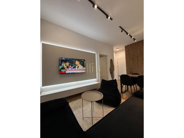 Tirane, jepet me qera 1+1 , 77 m² 550 € (TREGU ELEKTRIK)