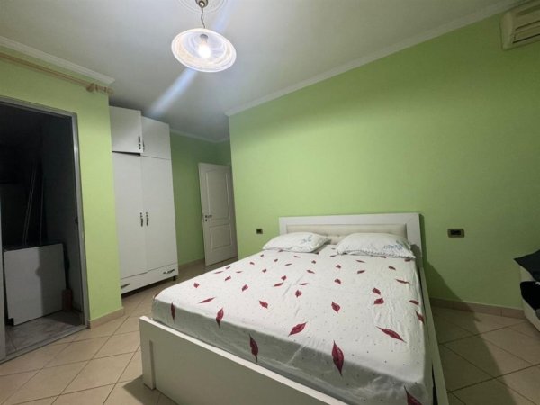Tirane, jepet me qera apartament 2+1 Kati 4, 100 m² 550 € (Kmy Yzberisht)