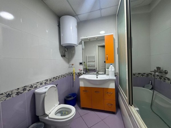 Tirane, jepet me qera apartament 2+1 Kati 4, 100 m² 550 € (Kmy Yzberisht)