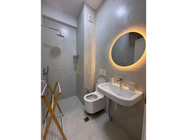 Tirane, jepet me qera 1+1 , 77 m² 550 € (TREGU ELEKTRIK)