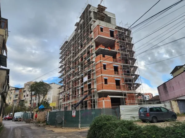 Tirane, Liste me oferta dyqan Kati 0, 48 m² 