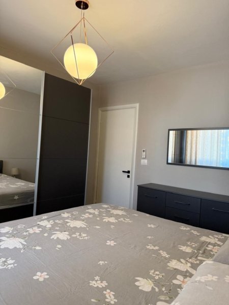 Tirane, jepet me qera apartament 2+1+Ballkon Kati 6, 90 m² 650 € (Rr. Jordan Misja)