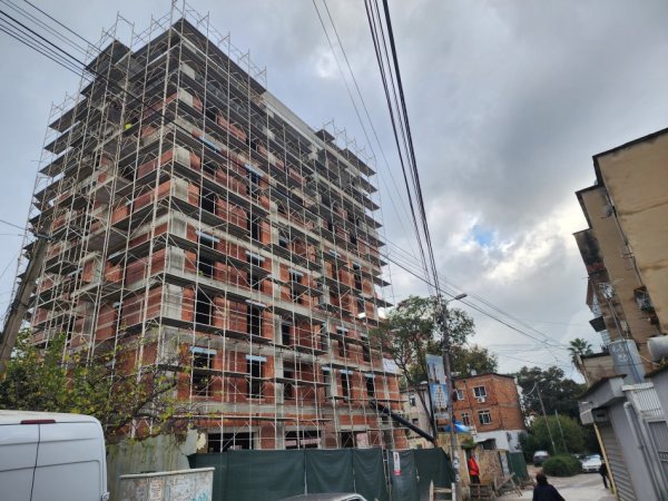 Tirane, Liste me oferta dyqan Kati 0, 48 m² 